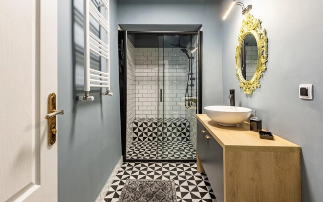 Missafir Superb Flat in the Heart of Cihangir