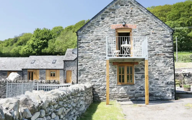 The Granary, Dee Valley Escape With hot tub