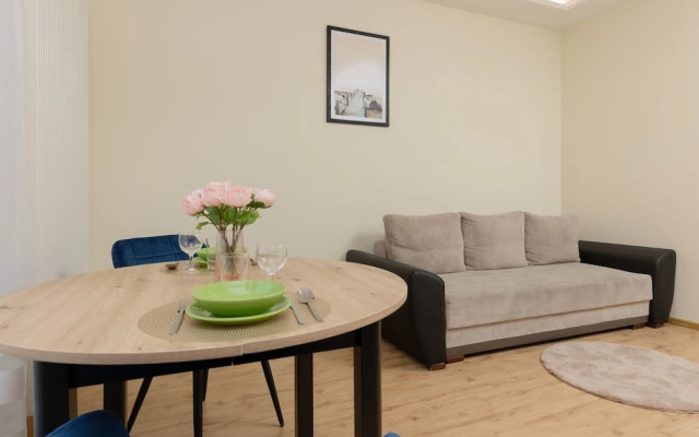 Kolejowa Cozy Apartment by Renters