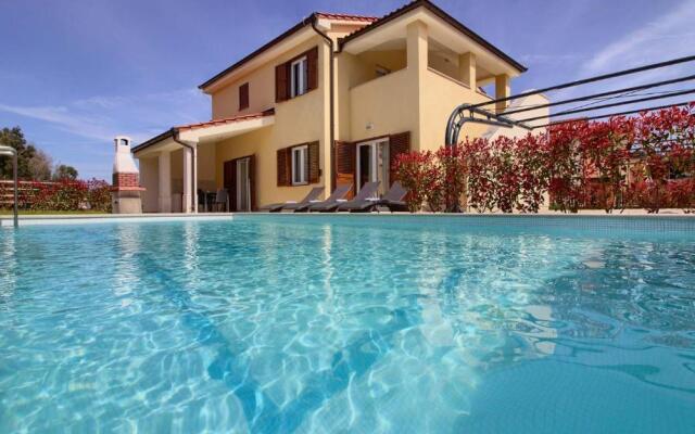 Luxury Villa Olivia with pool , 200m from the beach