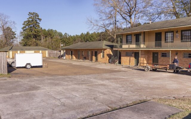 Hotel Brookhaven MS Hwy 51 North by OYO Rooms