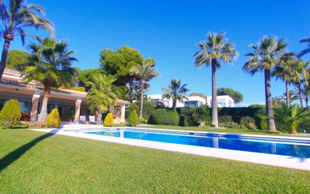 1077 beach villa el paraiso