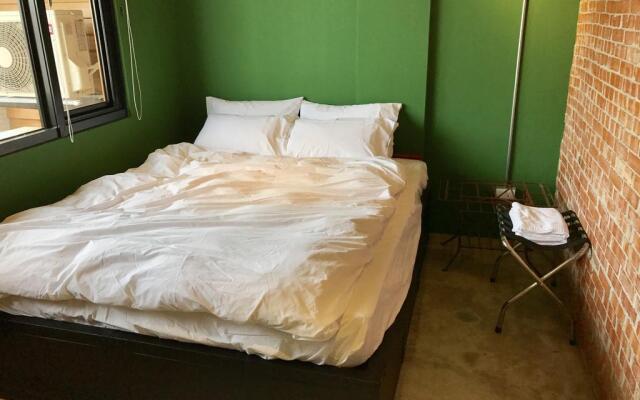 Travel Charger Hostel