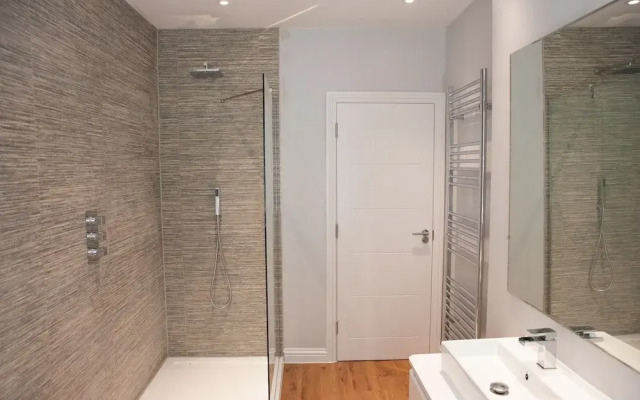 5 Bedroom House Near Clifton
