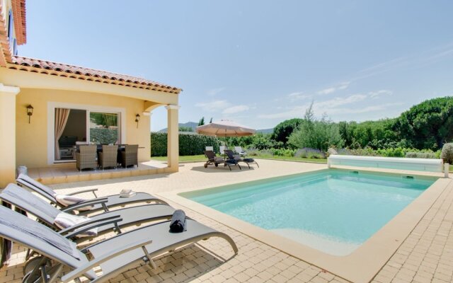 Luxurious Holiday Home in Le Plan-De-La-Tour with Pool