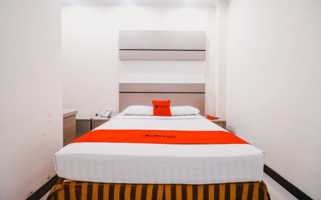 Reddoorz Plus near Makassar Town Square