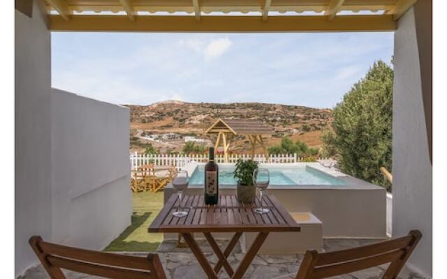 Avgerinos Deluxe Rooms