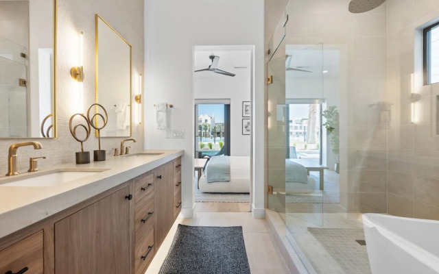 Modern Lagoon 7 Bedroom Home