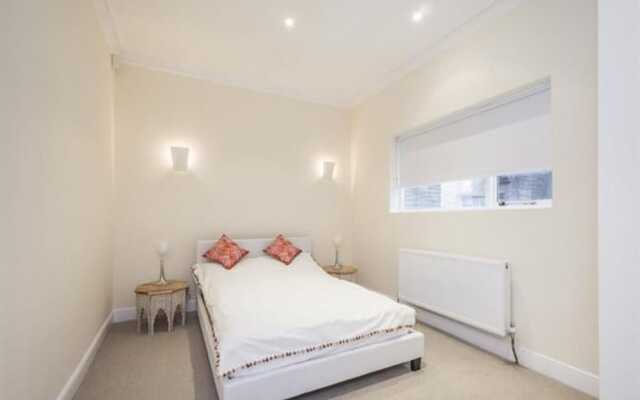 4BR mews home in the centre of exclusive South Kensington