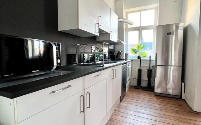 Spacious Family Apartment Midi