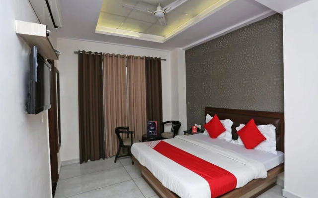 OYO 15382 Hotel Shant Mai
