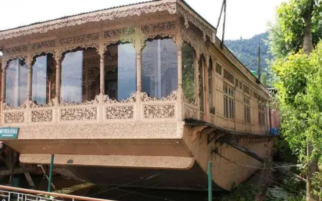 Mother India Group of houseboats.