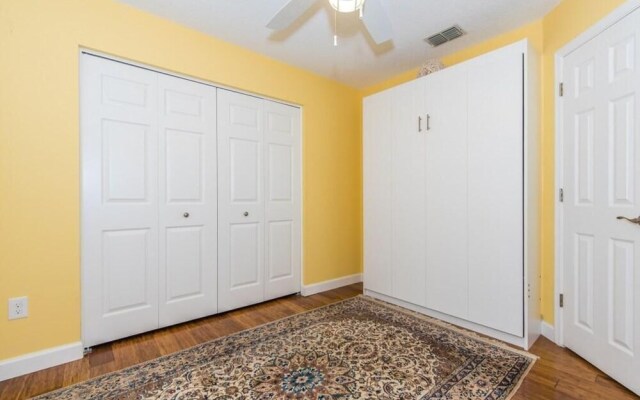 Waterfront vacation home in luxurious resort by Redawning