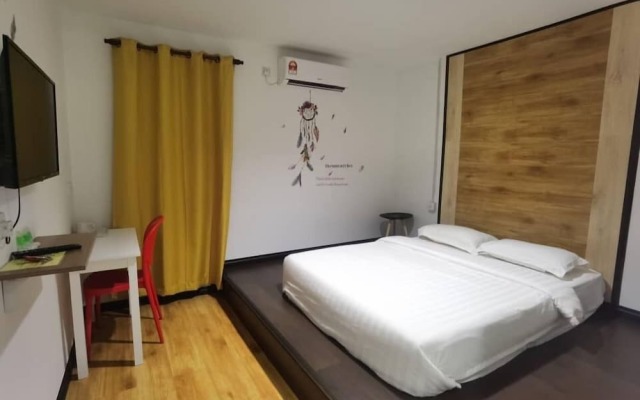 OYO HOME 90667 Chen Room Bs