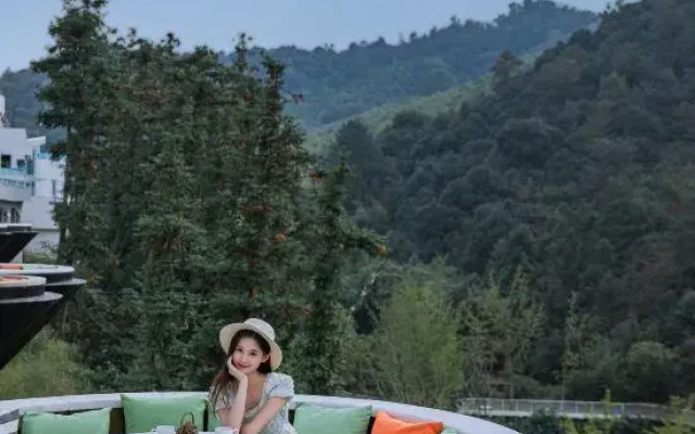 Moganshan High Mountain Forest Adventure Park · Xuan Yong Shilily Hotel