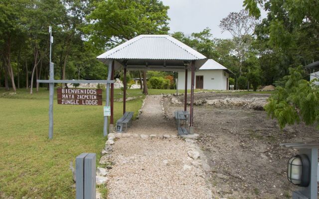 Maya Zacpetén Jungle Lodge