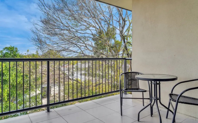 Bright 2-bed With Private Balcony & Serene View