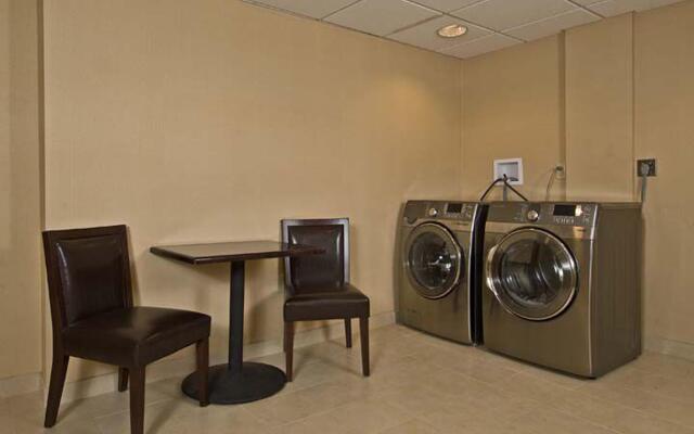Armoni Inn & Suites