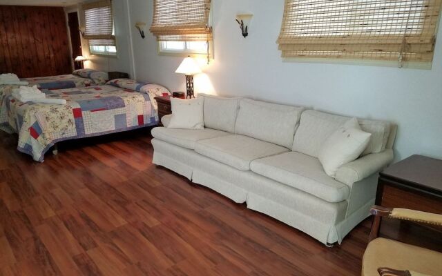 Saratoga Garden Motel