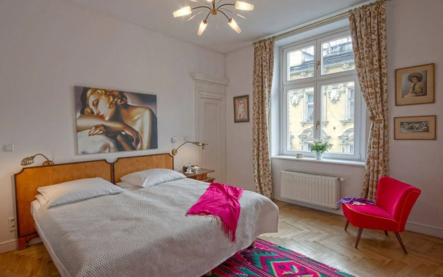 Crystal Suites Old Town