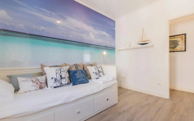 Cozy Seaview Apartment