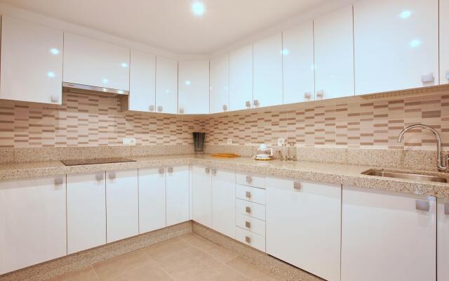 White Pearl Beach Elviria H1
