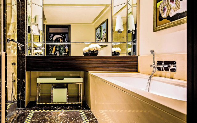 Prince de Galles, a Luxury Collection Hotel, Paris