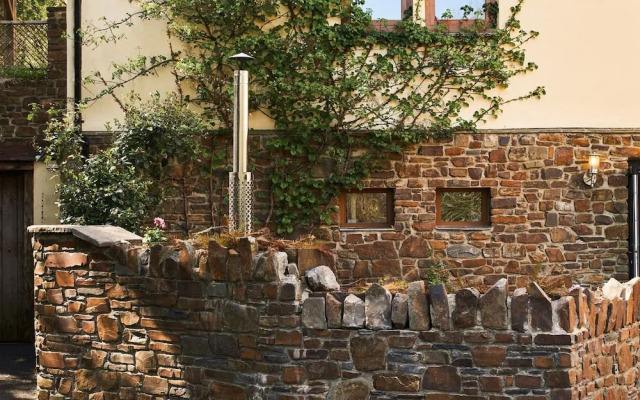 Swallows End in Lower Ashton
