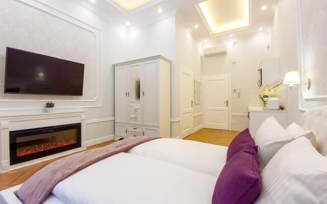 Main Square Apartments