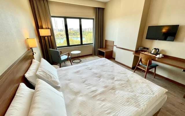 Turkmen Riverside Hotel