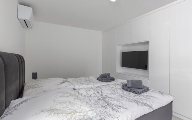 Spacious Pool Apartment Crikvenica