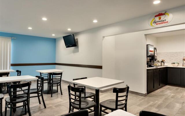 Super 8 Olive Branch