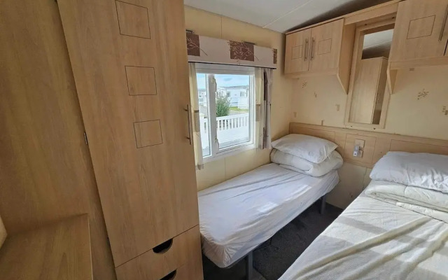 2 bed Huge Balcony Retreat in Rhyl