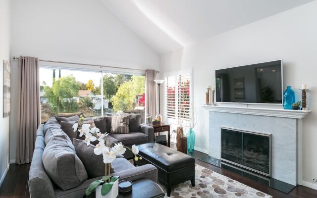 Agoura Hills  W/landscaped Yard 3 Bedroom Home