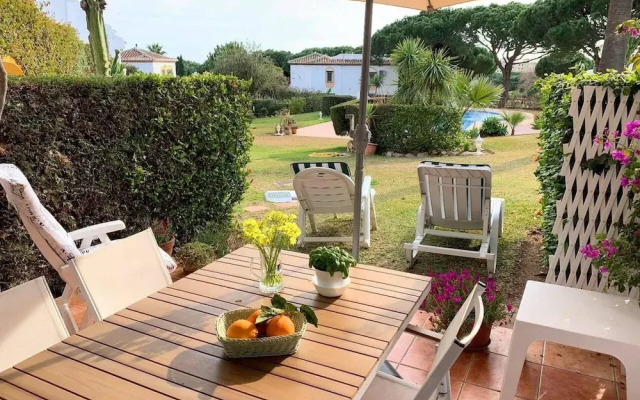 Calahonda - Sleeps 6 - Parking - Garden - Pool