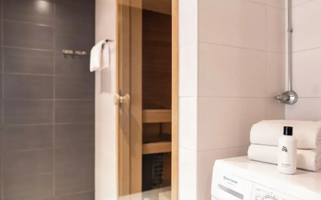 1br with Private Sauna and Balcony