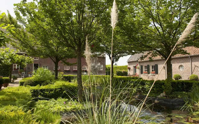 Flamboyant Farmhouse in Baarlo With Hot Tub, Garden