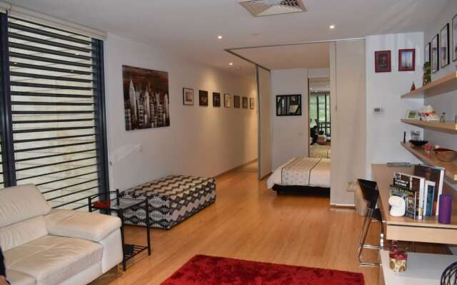 Spacious 1 Bedroom Apartment in the Heart of Melbourne's CBD