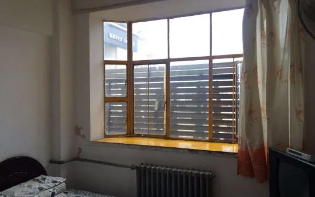 Baoji Yijia Hostel