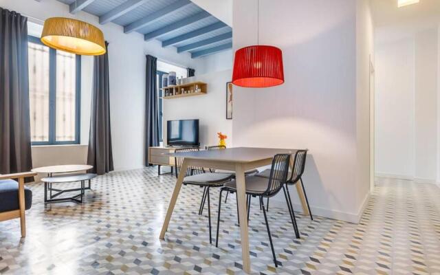 Pop Art, 2BD ground Central Apartment