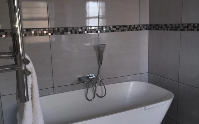 8 Sleeper Villa and 4 Sleeper Flatlet