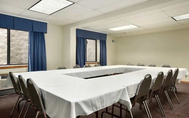 Baymont Inn & Suites Waukesha