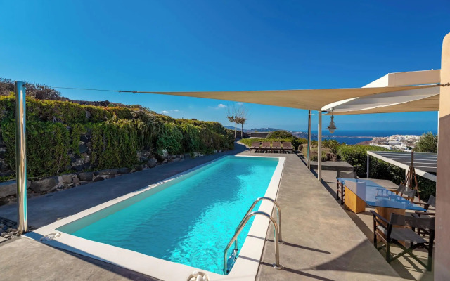 270 Oia's View