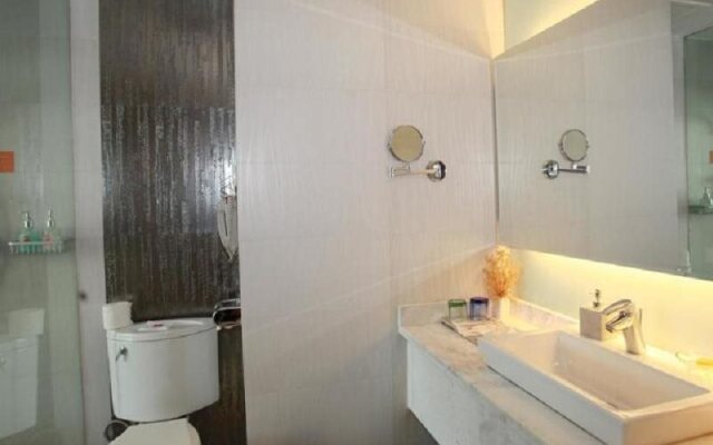 Kunming Long Way Hotel