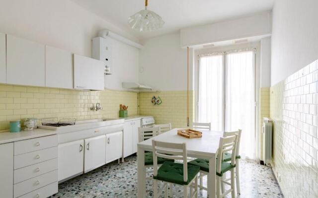 JOIVY Family Flat W/Terrace & Parking Near Beach