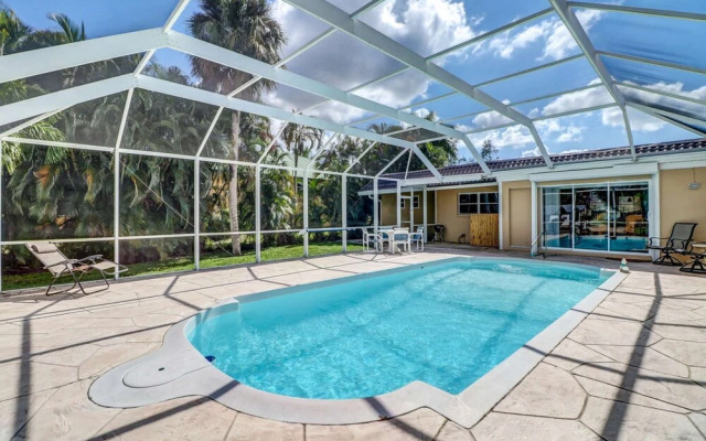 4836/4838 Esplanade St B-pool