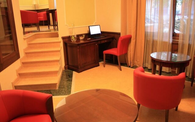 Artemis Hotel