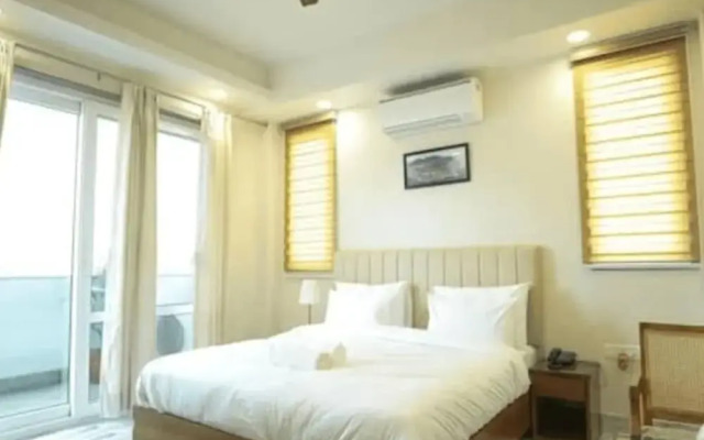 Peaceful City Paradise w King Bed Tub