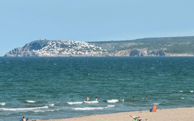 Cozy Holiday Home in UrbanitzaciÃ³ Bon Relax With Pool