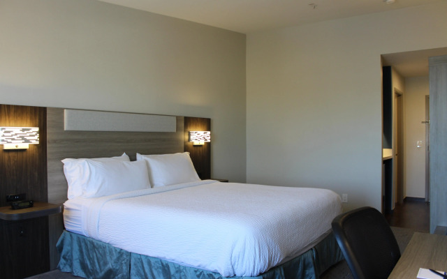 Holiday Inn Express Bakersfield by IHG